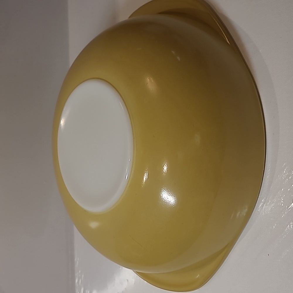 Vintage Pyrex 024 2Qt.muatard yellow  mixing Casserole dish